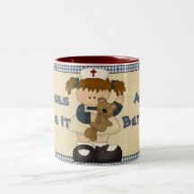 Les infirmières lui font toute la meilleure tasse 