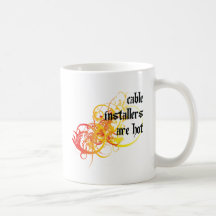 Les installateurs de câble sont chauds tasse à café