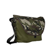 Les militaires de Camo de région boisée modèlent Sacoche