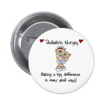 Les pédiatres d'ours font une différence badge avec épingle