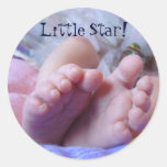 Les pieds de bébé botte le nouveau bébé d'autocoll
