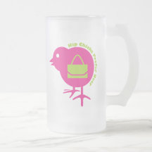Les poussins de hanche préfèrent la tasse de bière