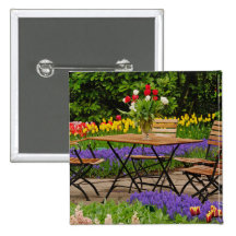 Les tulipes de la table dans le jardin, Keukenhof  Badge Avec Épingle