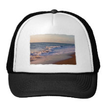 Lever de soleil le long des vagues variables de pl casquettes
