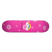 Licorne sur les flocons de neige roses de nuages planches à roulettes customisées