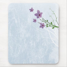 lilas minuscules sur bleu-clair affligé tapis de souris
