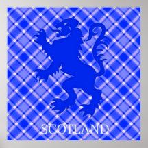 Lion écossais effréné sur le tartan bleu et blanc posters