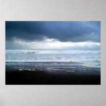 L'océan pacifique turbulent à la copie de plage d' affiches
