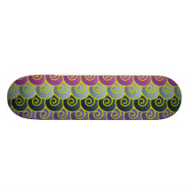 L'océan tourbillonne planche à roulettes violacée