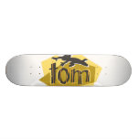 Logo de silhouette de Tom planches à roulettes