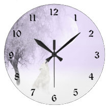 Loup blanc d'hurlement horloge