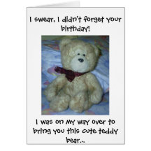 L'ours de nounours indique le joyeux anniversaire  carte