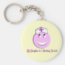 "Ma fille est smiley rose d'une étudiante de soins Porte-clefs