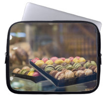 Macarons dans la vitrine d'exposition 2 trousse pour ordinateur portable