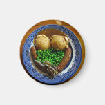 Mâche de vieux plat de porcelaine sur la table en  aimant