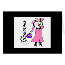 Madame fascinante dans la carte rose de salutation