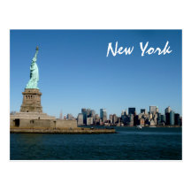 Madame Liberty Watches Over NYC (couleur) Carte Postale