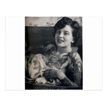 Madame tatouée étendue cartes postales