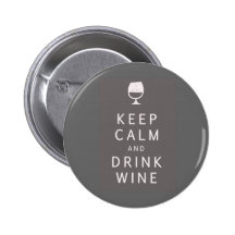 Maintenez vin calme et de boissons badge avec épingle