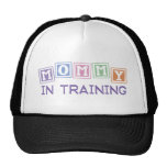 Maman dans la formation casquettes