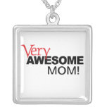 MAMAN très impressionnante ! Pendentif