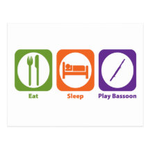 Mangez le basson de jeu de sommeil carte postale