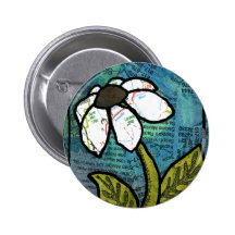Marguerite blanche sur l'arrière - plan bleu - col badges avec agrafe