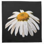 Marguerite sur les serviettes noires