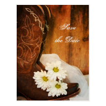 Marguerites blanches et bottes épousant des économ carte postale