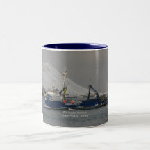 Marin Pacifique, bateau de crabe dans le port néer Mugs À Café