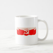 Marteau, faucille, et drapeaux rouges mug à café