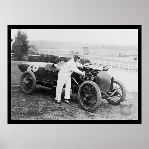 Mécanicien 1916 de femme de coureur de Stutz Posters