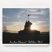 Mémorial d'Iwo Jima au coucher du soleil Tapis De Souris