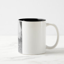 Merci épousant la tasse