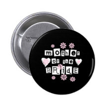 Mère de blanc de jeune mariée sur le noir badge