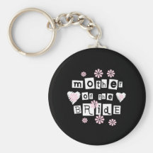 Mère de blanc de jeune mariée sur le noir porte-clef