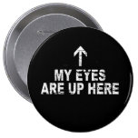 MES YEUX SONT VERS LE HAUT ICI de T-shirt Badges Avec Agrafe