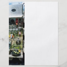 Mesures, tuyaux et un casque prospectus avec motif
