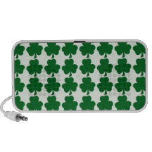 Modèle vert et blanc de motif de shamrock haut-parleur iPod