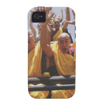 Moines bouddhistes heureux sur des montagnes russe coque Case-Mate iPhone 4