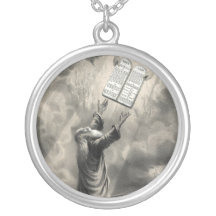 Moïse reçoit le collier de loi