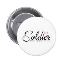 Mon soldat tient la clé sur mon coeur pin's