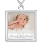 Monogramme gris et blanc avec le collier de cadeau