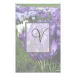 Monogramme pourpre de fleur de crocus papier à lettre customisable