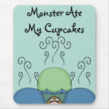 Monstre mignon avec les petits gâteaux givrés bleu tapis de souris