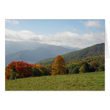 Montagne dans la carte de note d'automne