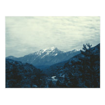 Montagnes horizontales de cascade de carte postale
