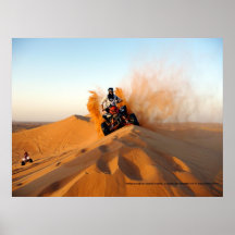 Monte par les déserts de Dubaï Posters