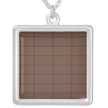 Morceaux de barre de chocolat collier