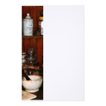 Mortier et pilon dans le drugstore papier à lettre personnalisable